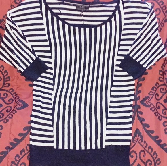 Like new Guess 1/2 sleeve shirt size medium - Picture 2 of 6